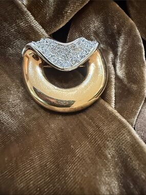 Vintage Savvy by Swarovski Gold Crystals Brooch Pin with Swan logo